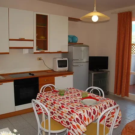 Apartment Gelsomino - Clima, Terrazze E Posti Auto Marina di Campo